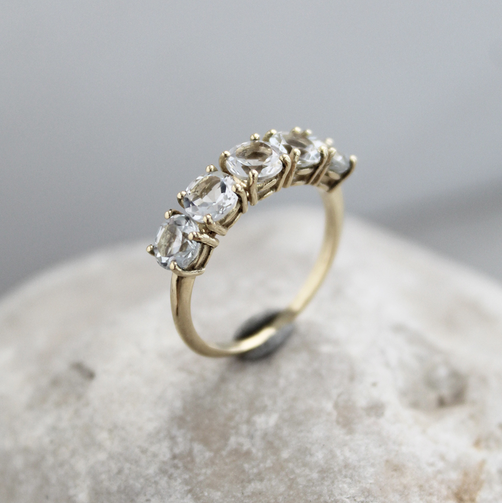 Anillo Frida White