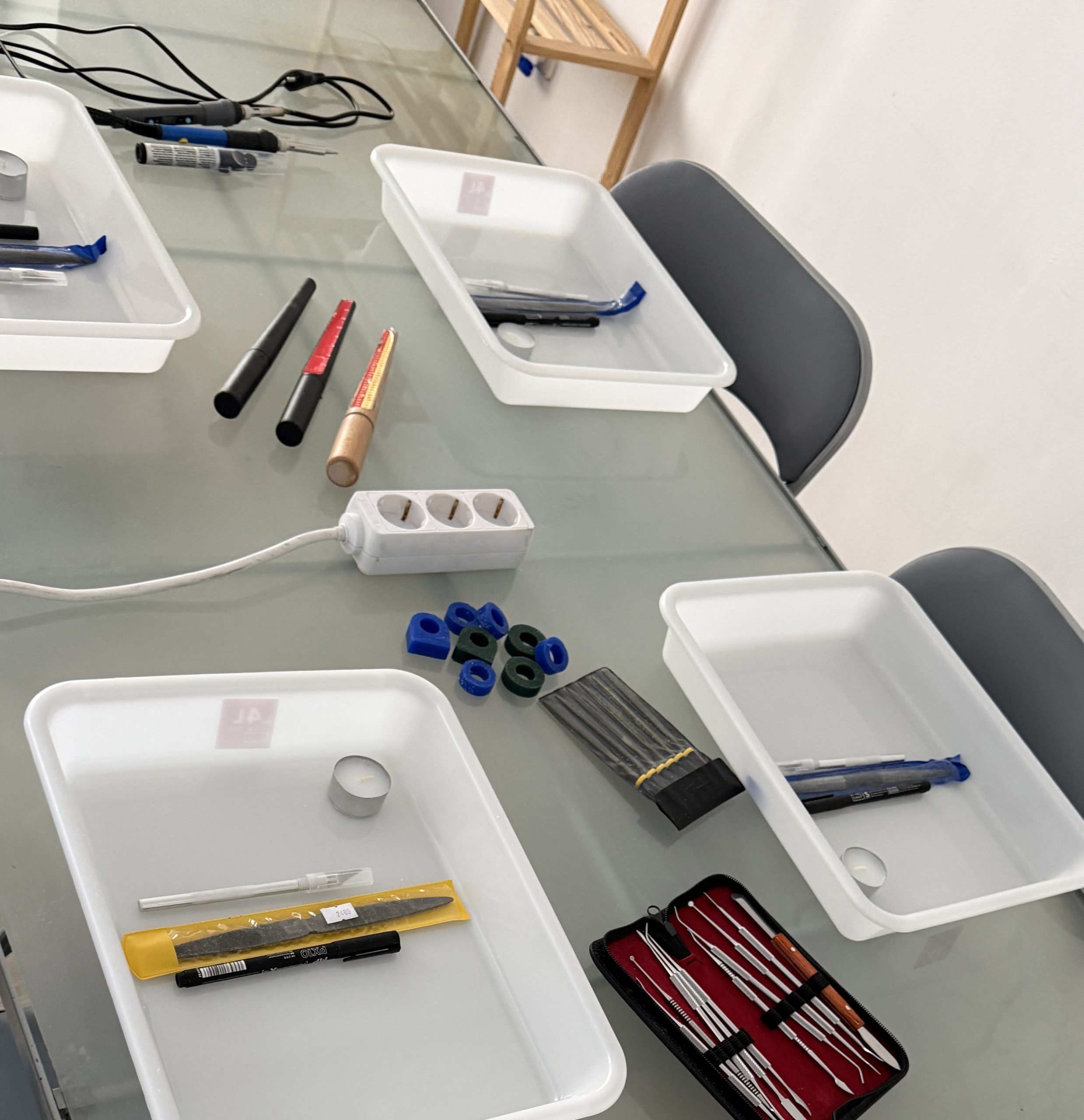 TALLERES DICIEMBRE - CREA TU PRIMERA PIEZA DE JOYERÍA CON EL TALLADO EN CERA - Imagen 3