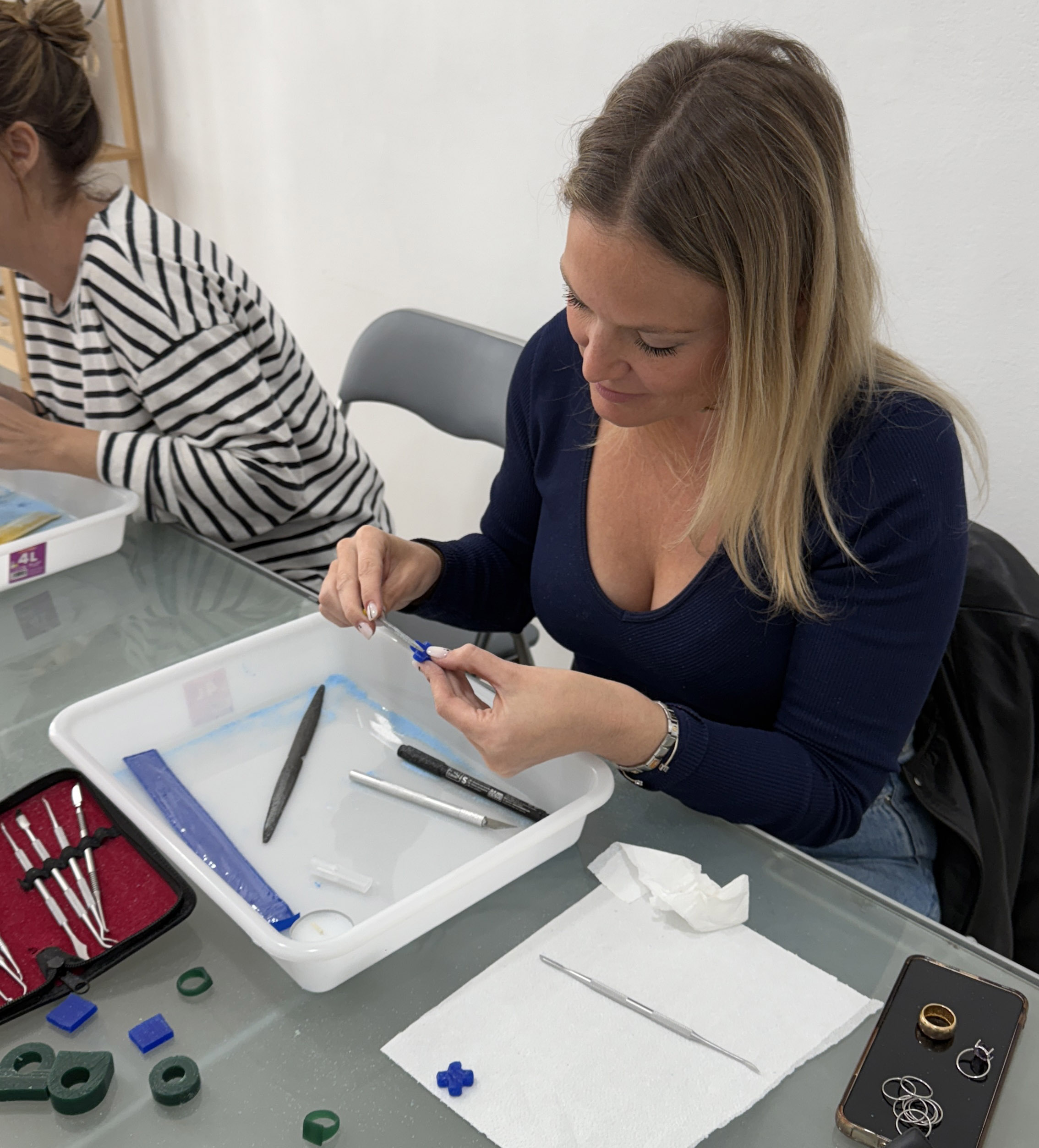 TALLERES DICIEMBRE - CREA TU PRIMERA PIEZA DE JOYERÍA CON EL TALLADO EN CERA - Imagen 7